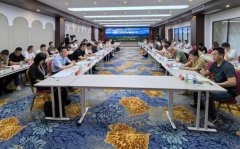 自动靠前、积极做